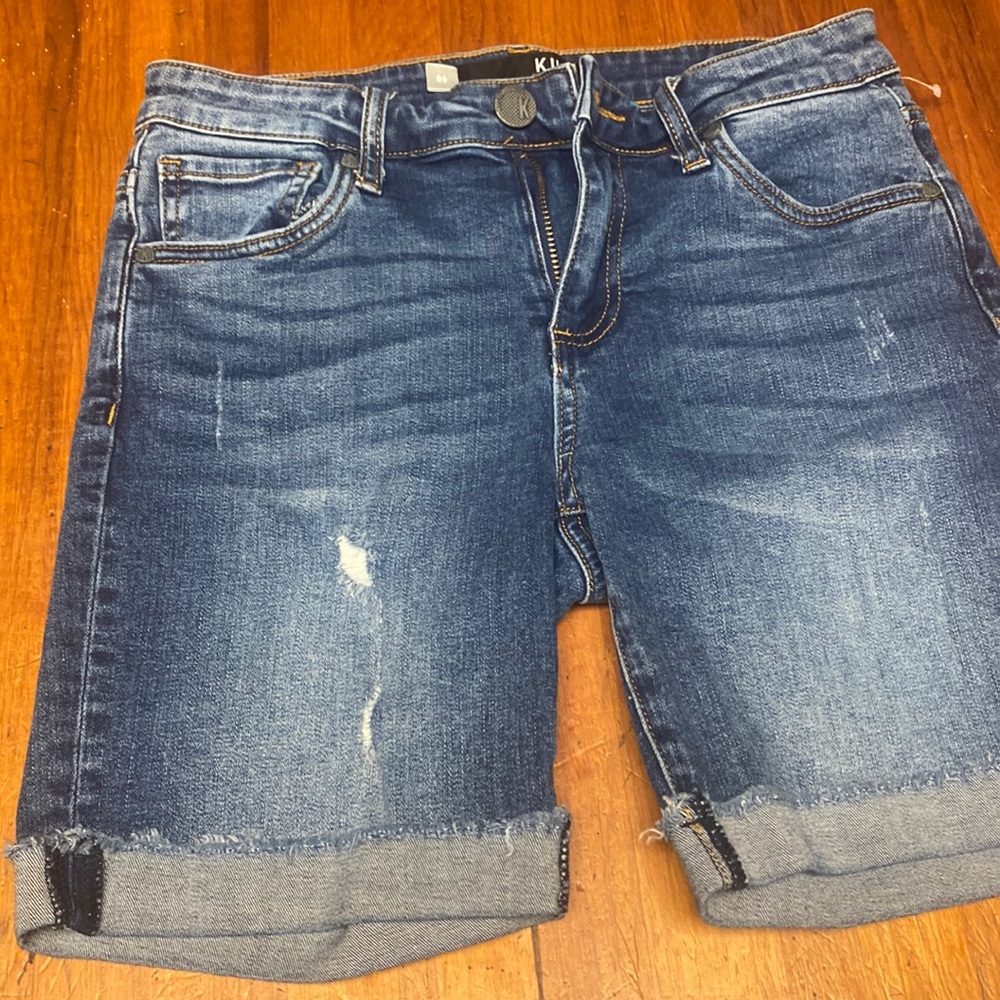Kut from the Kloth Catherine boyfriend denim shorts size 00